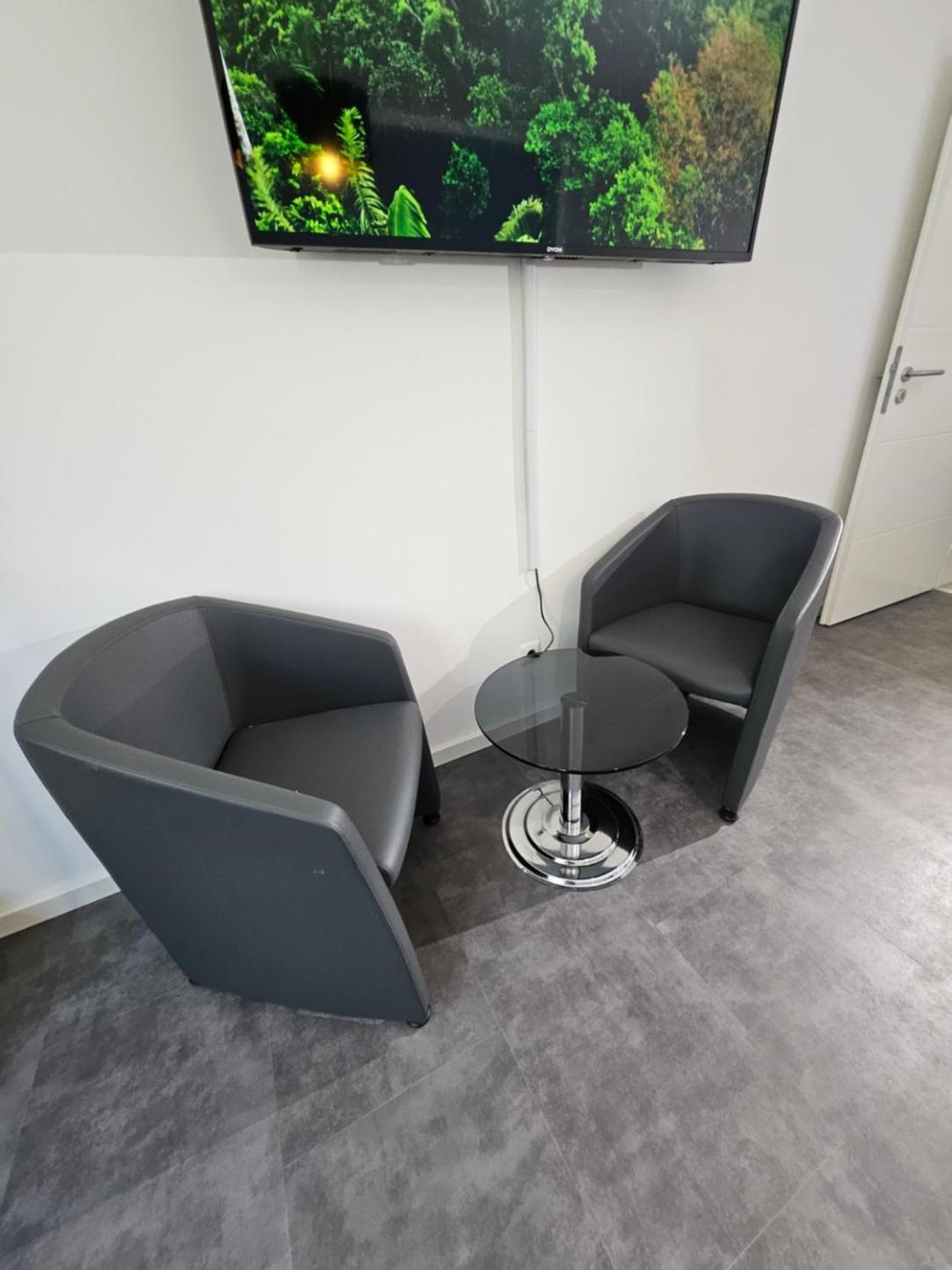 Modern Homes - Voll Ausgestatte Wohnung - Balkon - Hotelbetten - 4K Tv - Wlan Moers Exterior foto