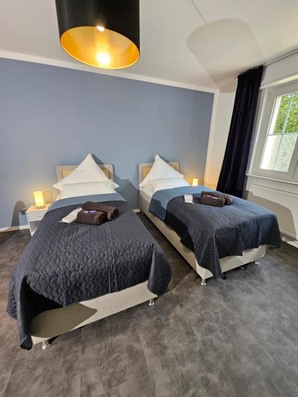 Modern Homes - Voll Ausgestatte Wohnung - Balkon - Hotelbetten - 4K Tv - Wlan Moers Exterior foto